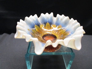 lot 4 image: Northwoods Opalescent Crimped Bowl