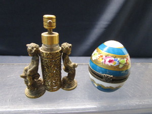 lot 26 image: Perfume Vial Holders