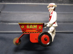 lot 38 image: Marx Tin Gardener Windup