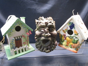 lot 47 image: Bird Houses