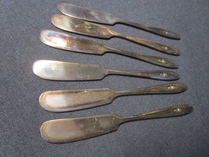 lot 71 image: Butter Knives