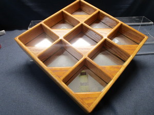 lot 84 image: Knick Knack Shelf