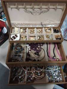 Mele Jewelry Chest With Key & Contents12x8x15