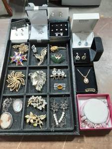 Items On Tray (Brooches & Earrings) Other Boxed Items