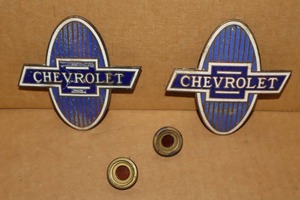 lot 2H image: (2) 1929 1930s Chevrolet Radiator Badge Emblem, Lights Pull Etc