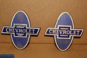 lot 2BB image: (2) 1929 1930s Chevrolet Radiator Badge Emblems