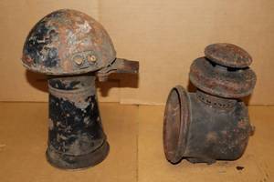 lot 3F image: 1930 Chevrolet Coupe Etc. PartsCar Horn, Carriage Kerosene Lamp Light