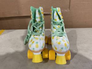 lot 358 image: Size 3-6 Roller Derby Candi Girl Lucy Adjustable Girls Roller Skates
