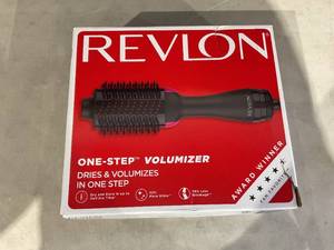 lot 677 image: Revlon One-Step Ceramic Hair Dryer & Volumizer Hot Air Brush