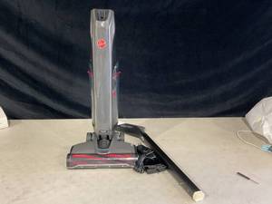 lot 683 image: Hoover ONEPWR Evolve Pet Cordless Small Upright Vacuum Cleaner