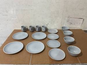 lot 289 image: 16PCS Dinnerware Set