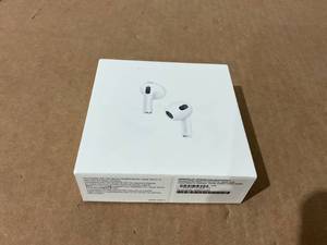 lot 6 image: Air Pods (3rd Generation)