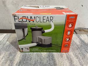 lot 137 image: Flowclear 1500 gal. Above-Ground Pool Pump