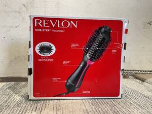 lot 629 image: Revlon One-Step Ceramic Hair Dryer & Volumizer Hot Air Brush
