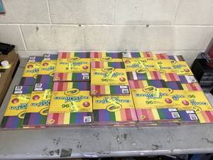 lot 179 image: LOT OF 25 Crayola Construction Paper 96 Sheets