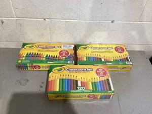 lot 190 image: LOT OF Color Pencils and Paint