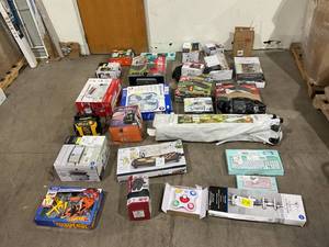 lot 700 image: Wholesale Pallet of Assorted Miscellaneous Items