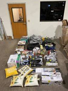 lot 701 image: Wholesale Pallet of Assorted Miscellaneous Items