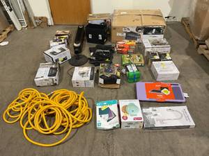lot 702 image: Wholesale Pallet of Assorted Miscellaneous Items