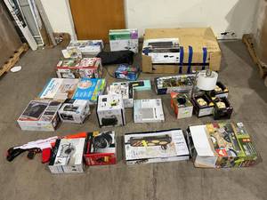 lot 703 image: Wholesale Pallet of Assorted Miscellaneous Items