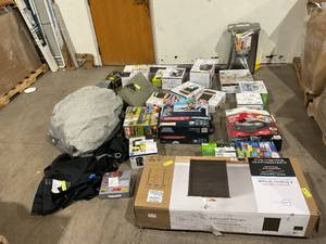 lot 704 image: Wholesale Pallet of Assorted Miscellaneous Items