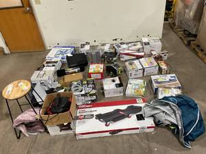 lot 705 image: Wholesale Pallet of Assorted Miscellaneous Items