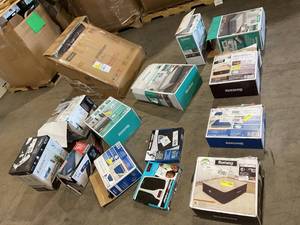 lot 707 image: Wholesale Pallet of Assorted Miscellaneous Items