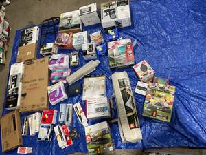lot 710 image: Wholesale Pallet of Assorted Miscellaneous Items