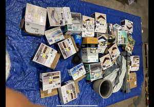 lot 714 image: Wholesale Pallet of Assorted Miscellaneous Items