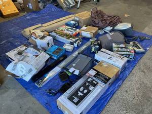 lot 715 image: Wholesale Pallet of Assorted Miscellaneous Items