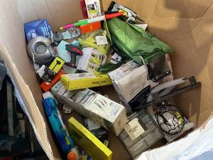 lot 717 image: Wholesale Pallet of Assorted Miscellaneous Items