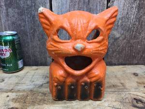 lot 110 image: Vintage Halloween Paper Mache Cat-On-Fence - 1940s