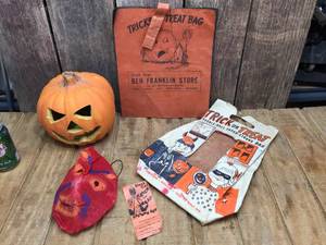 lot 111 image: 2 Very Vintage Trick or Treat Bags and Jack-O-Lantern