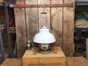 lot 122 image: Nifty Aladdin No. 11 Railroad Lamp With Hanger - Shade