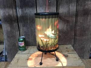 lot 129 image: 1954 Econolite Tropical Fish Motion Lamp - Works