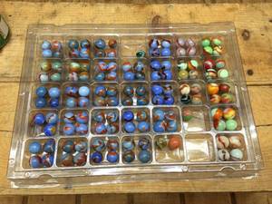 lot 135 image: Variety Vintage Marbles in Tray