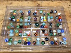 lot 137 image: Variety Vintage Marbles in Tray