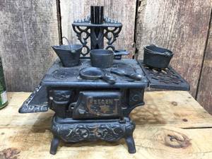 lot 141 image: Crescent Cast Iron ToySalesman Sample Wood Stove