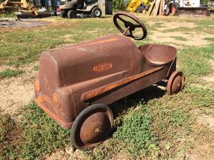 lot 158 image: 1930s Garton Fire Chief Pedal Car - Wow