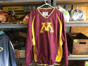 lot 167 image: University of Minnesota Colosseum Athletics 2XL Pullover