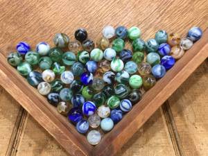 lot 190 image: Vintage Marble Group