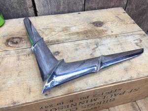 lot 217 image: Vintage 1955 Pontiac Chieftain - Hood Ornament