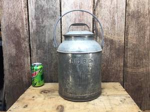 lot 222 image: Vintage 8 Qt Cream Can - With Lid