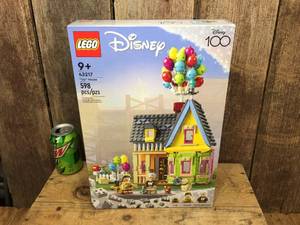 lot 223 image: Lego Disney Up House 589 Pc Lego Set 43217