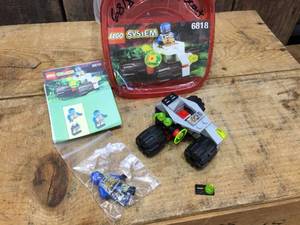 lot 224 image: Vintage Lego 6818 Cyborg Scout Set - Complete