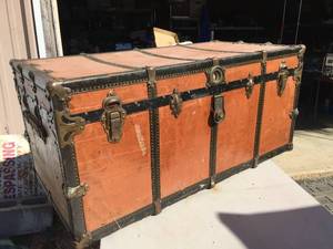 lot 206 image: Antique E.G. Barnaby & Co. Trunk - Mpls MN
