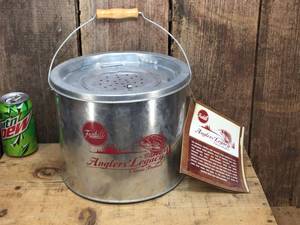 lot 258 image: Vintage NOS Frabill Anglers Legacy Minnow Bucket