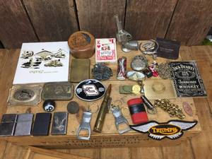 lot 262 image: Group Vintage Collectable Things - Zippo - Belt Buckles - Gadgets