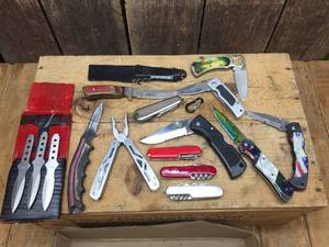 lot 263 image: Variety Knives - Tactical - Throwing - Victorinox