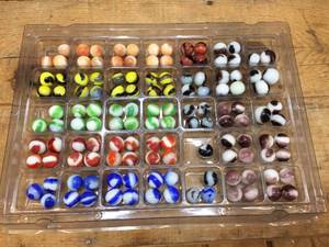 lot 265 image: Vintage Sorted Old Marbles - In Tray